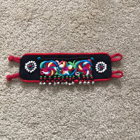 BOGO Asian tribal embroidered bracelet - Picture 5 of 7